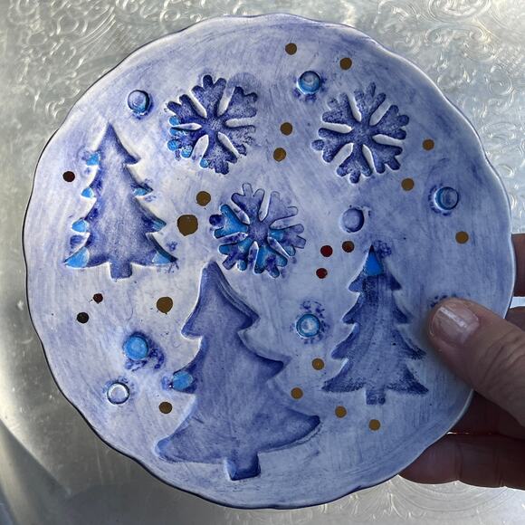 Snowflakes & Christmas Trees Pottery Ring or Trinket Dish with Gold Falling Snow - Picture 5 of 7